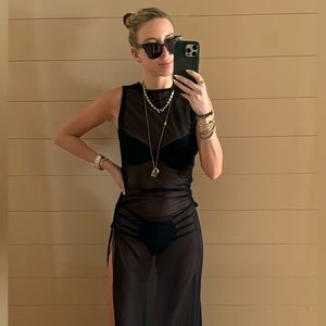 Meet your Posher, Mona